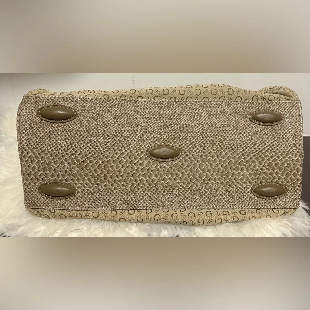 GUESS Vintage Y2K Monogram Dome Travel Bag - Image 6