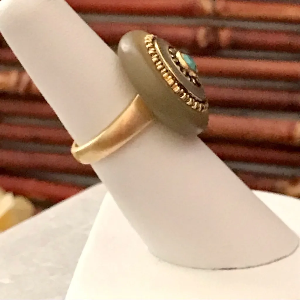 Lia Sophia Medallion Ring Size 6 - Image 4