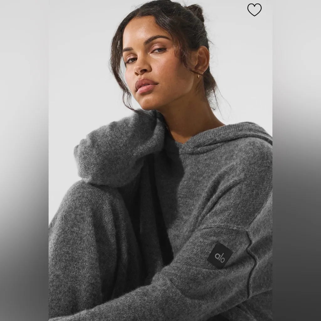 Alo Yoga NWT New Class Cashmere Hoodie Platinum Grey Size S Kangaroo pocket - Image 5