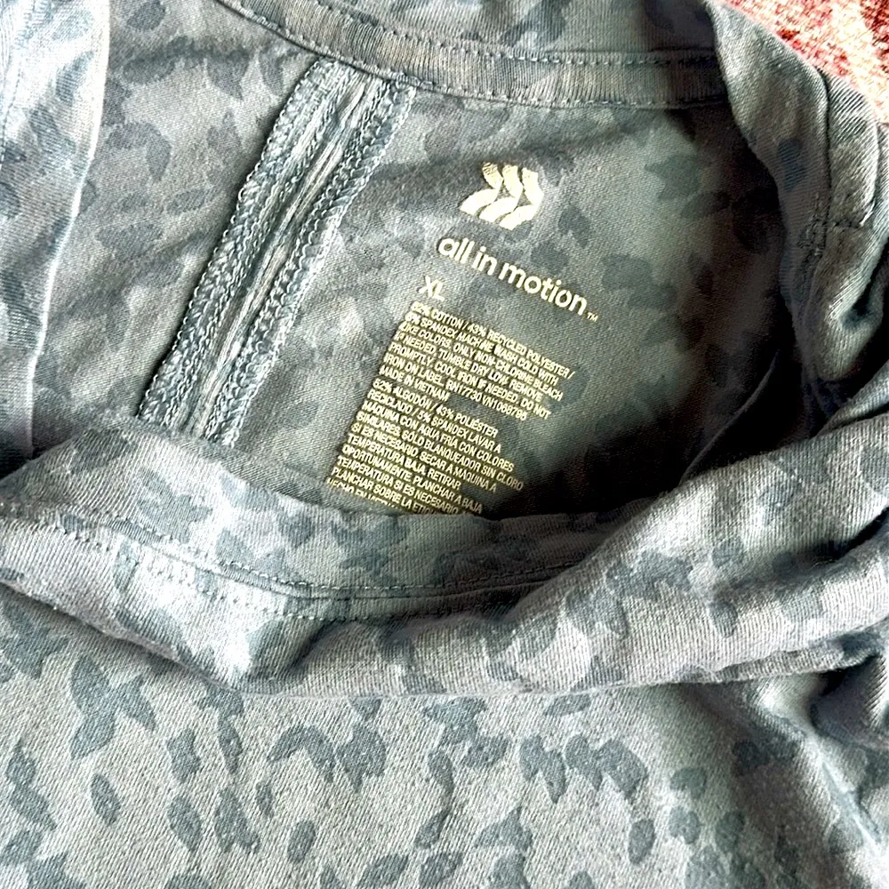 All in Motion Blue Patterned Muscle Tee, Cropped Fit, XL - Image 2