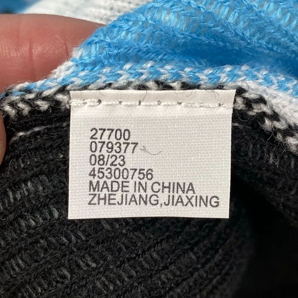 Sanrio Hello Kitty Sweater Junior M New with flaw Christmas winter holiday - Image 8