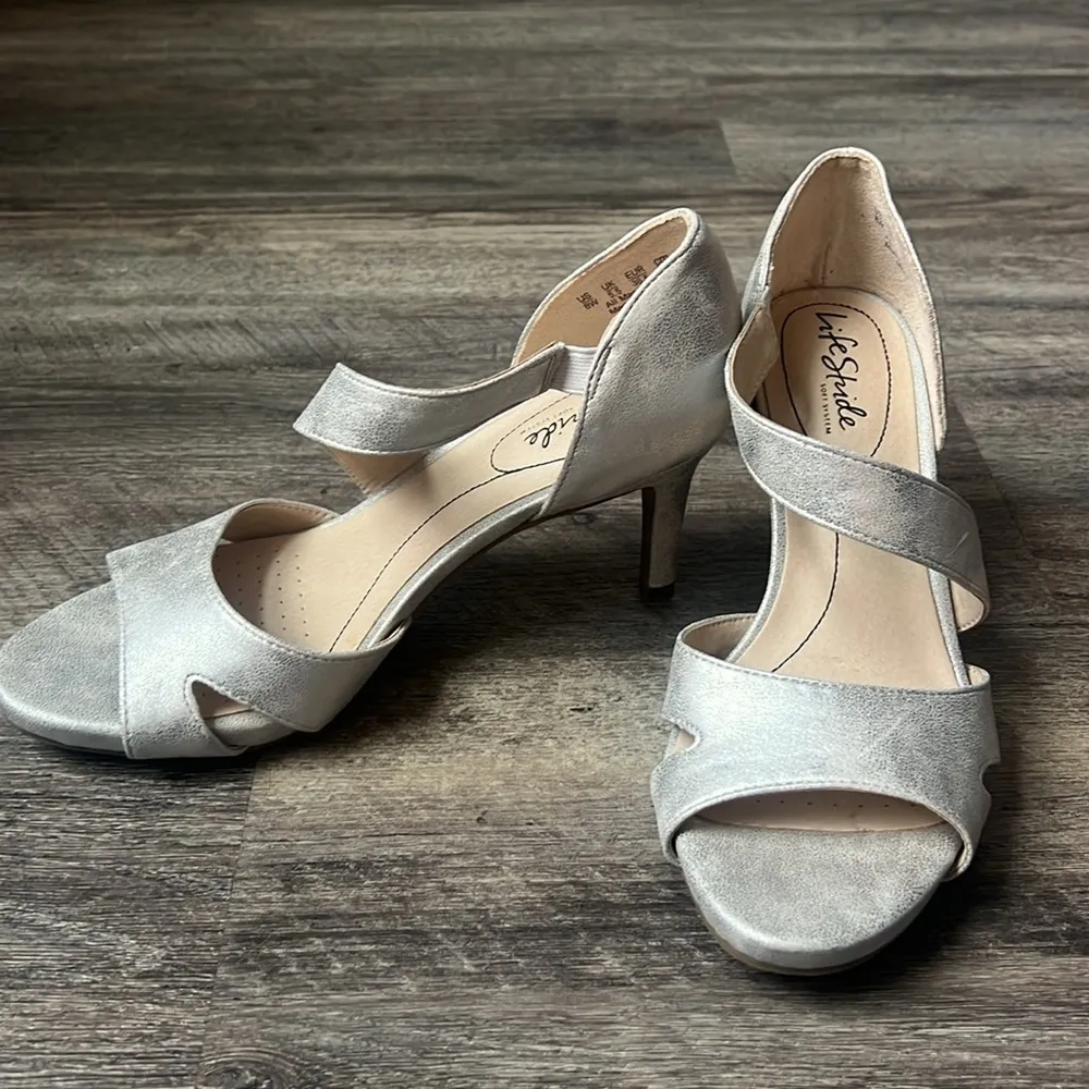 LifeStride Womens Elegant Silver Heeled Sandals Sz 8W - Image 3