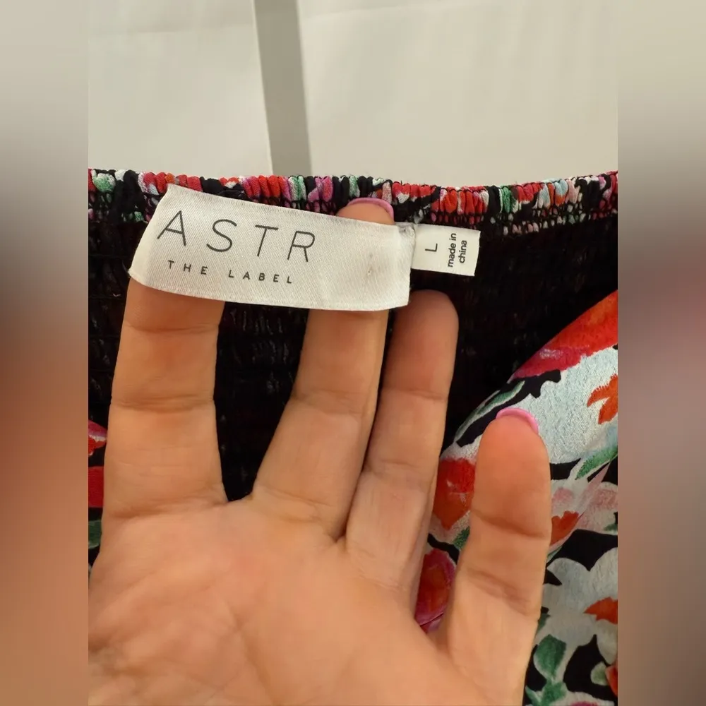 ASTR THE LABEL NWT Floral V Wire Printed Long Sleeve Top Side Zip Size Large - Image 9