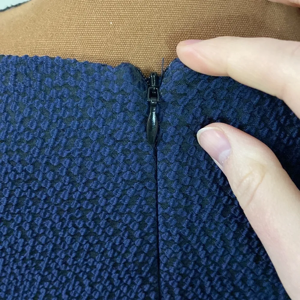 MM. Lafleur the Susanna navy sheath dress in Italian pebble jacquard size 2 - Image 6