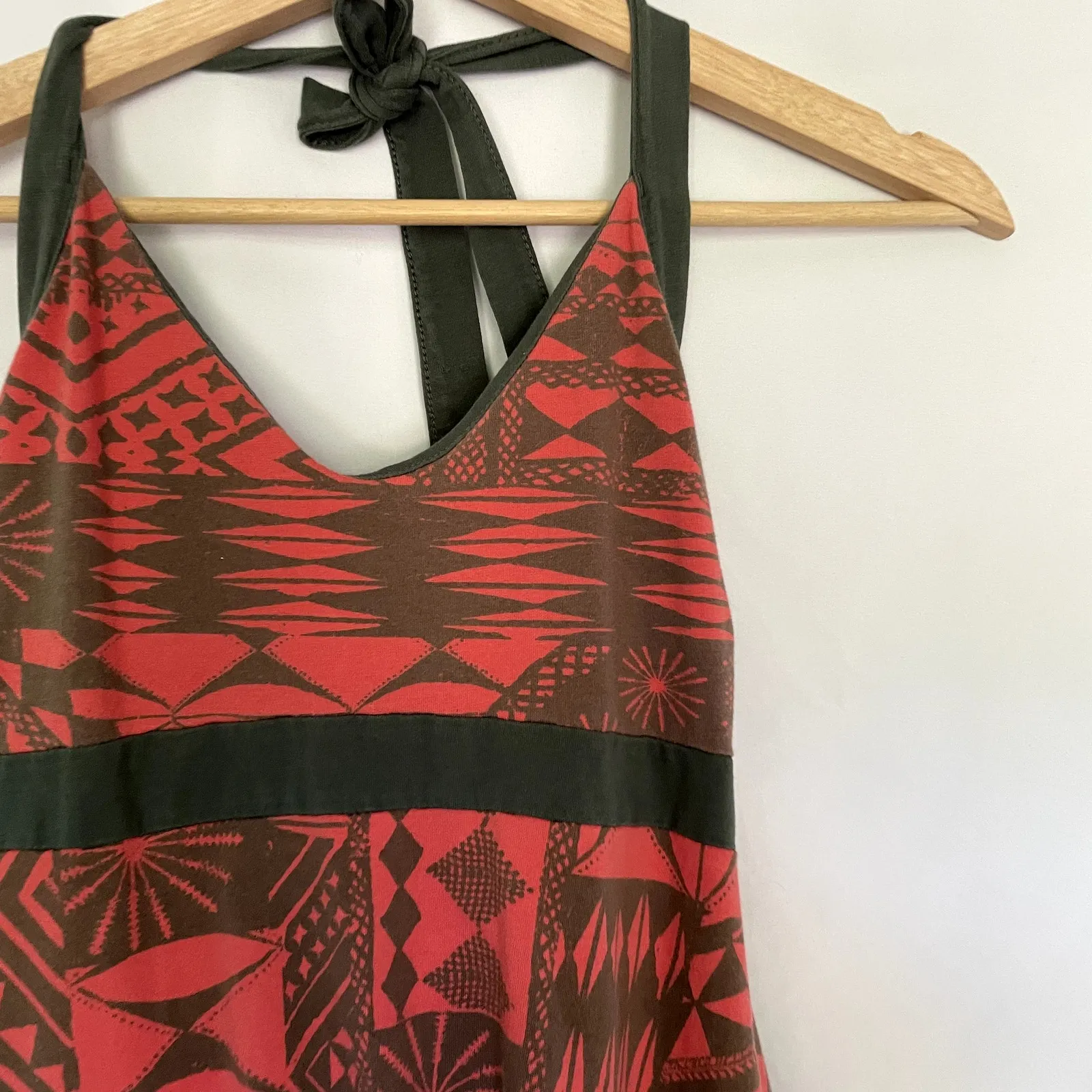 Patagonia orange green halter neck athletic dress v-neck women's size small - Image 2