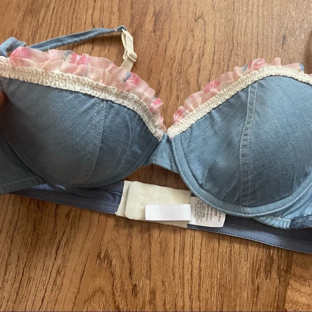 Jessica Simpson bra  - Image 3