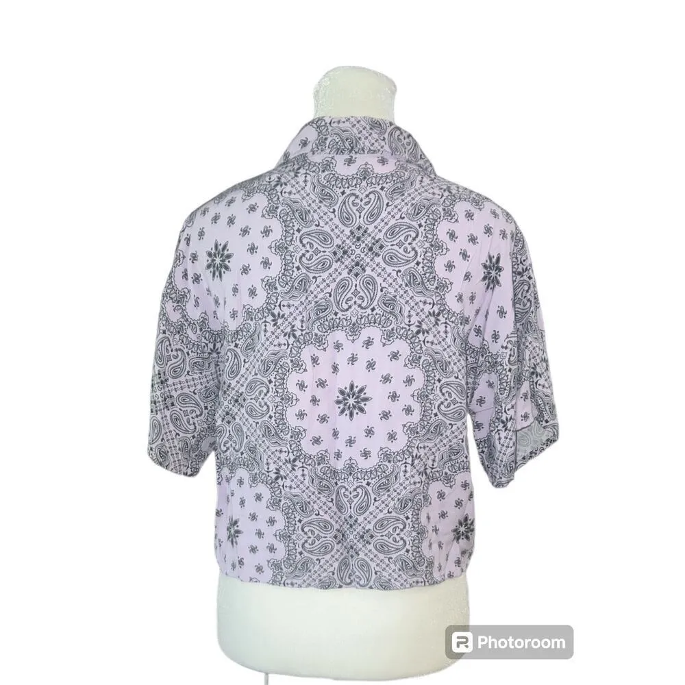 Forever 21 Lilac Bandanna Print Crop Button Down‎ Top Size Small - Image 2