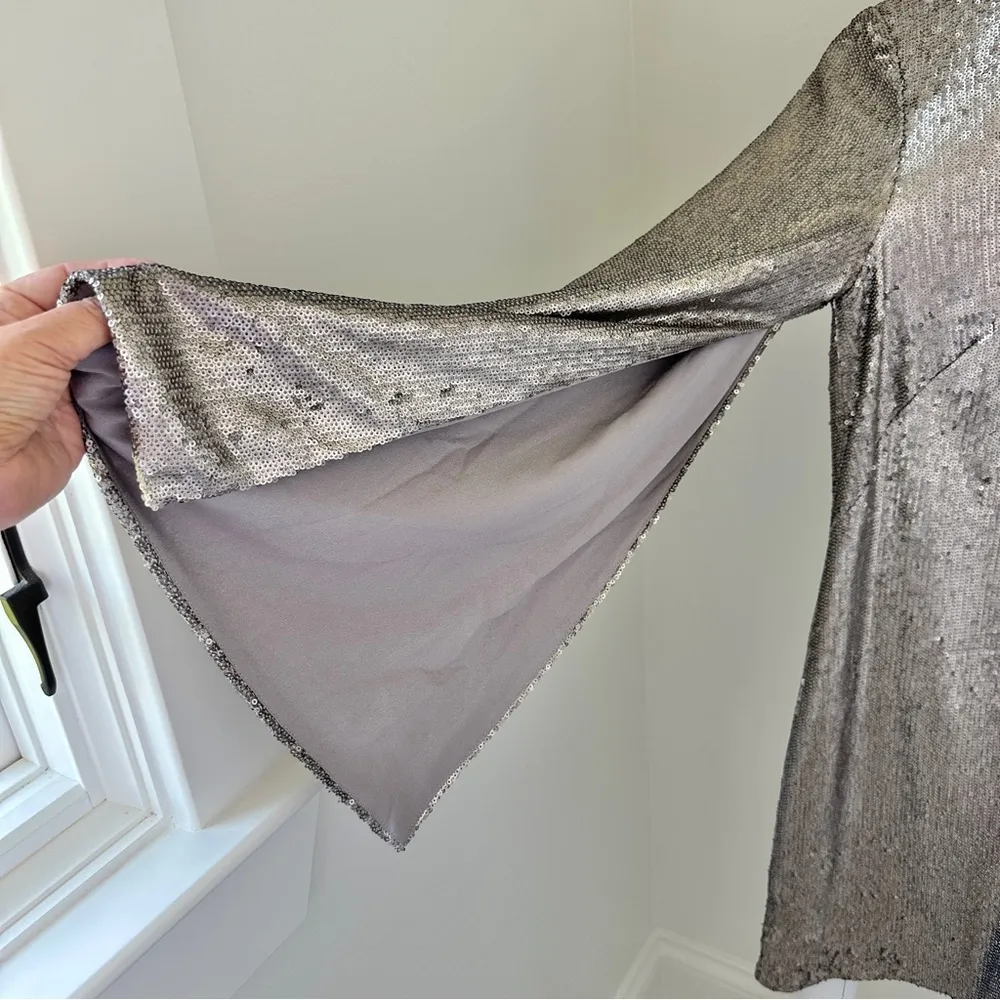 Dress The Population 
Liza Silver Sequined Cape Sleeve Mini Cocktail Dress SZ S - Image 7