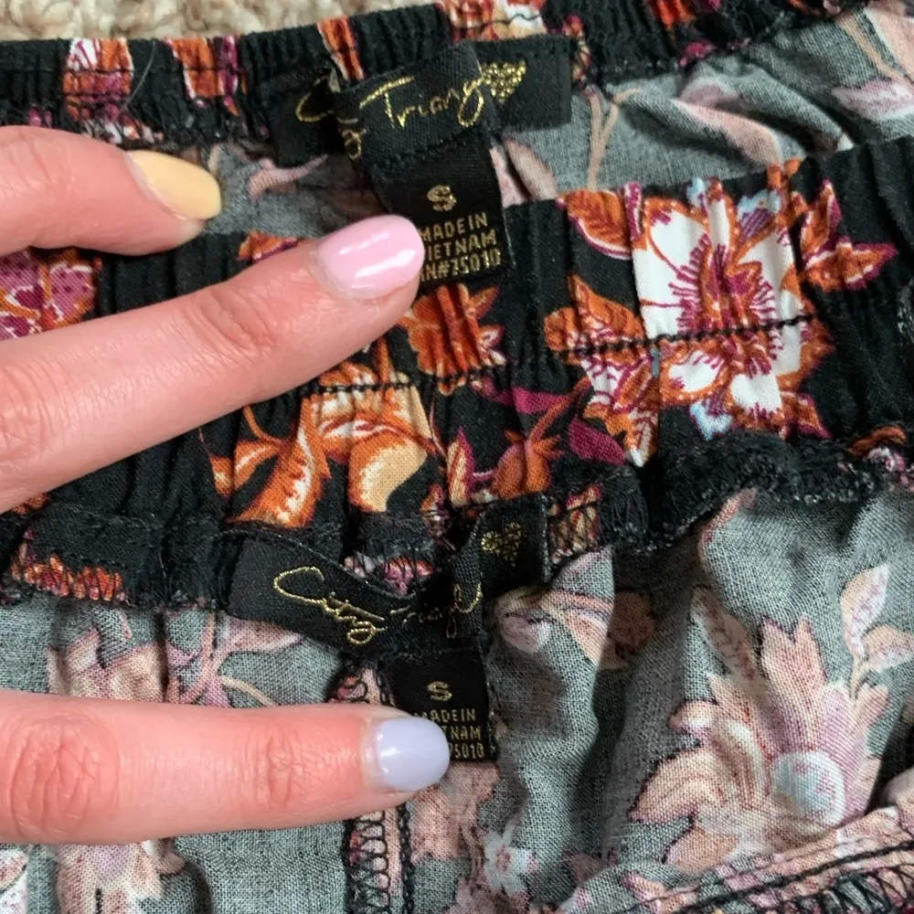 City Triangles Two piece floral set - Image 8