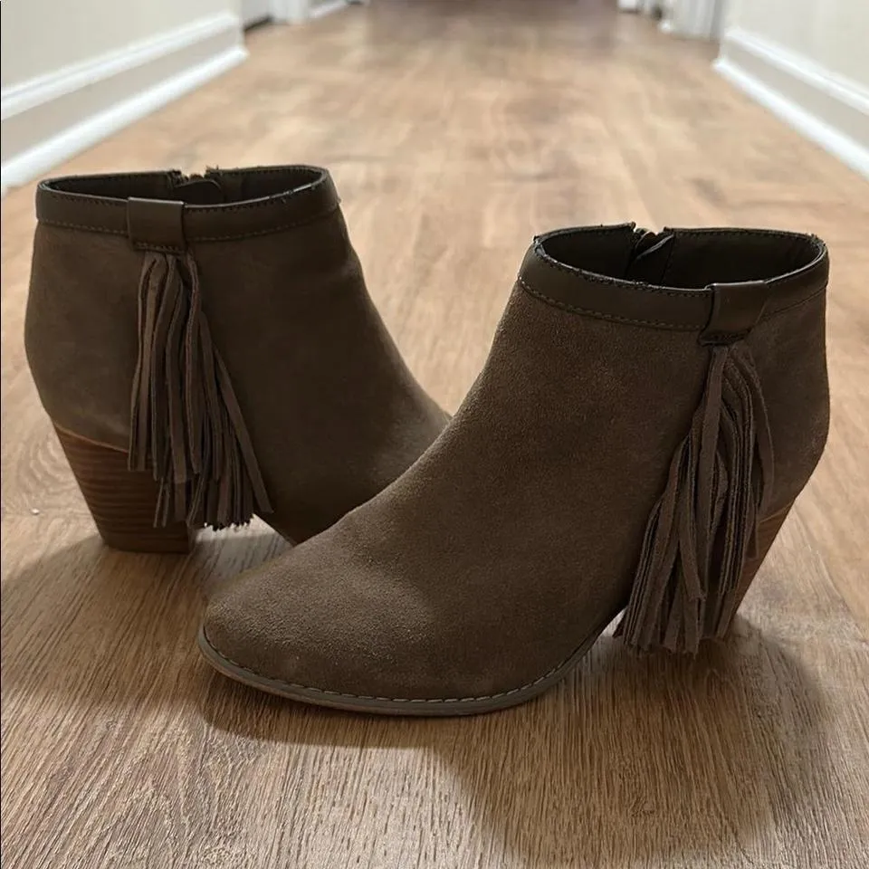 SIMPLY EMMA | Women's Taryn Tan Suede Fringe Ankle Bootie Size 7 - Image 5