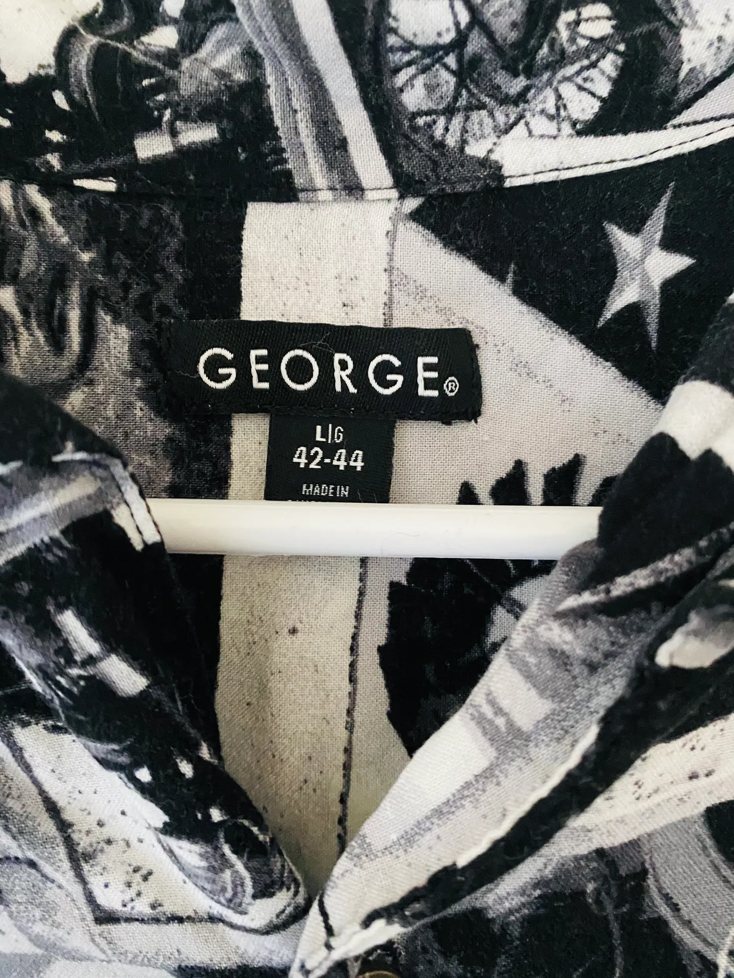 Black & White Button Up Top Size L - Image 3