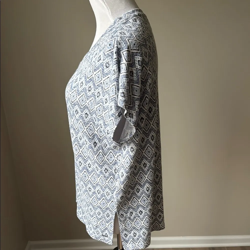 Orvis White and Blue Graphic Relaxed Short Sleeve V Neck Tunic Tee - Image 3