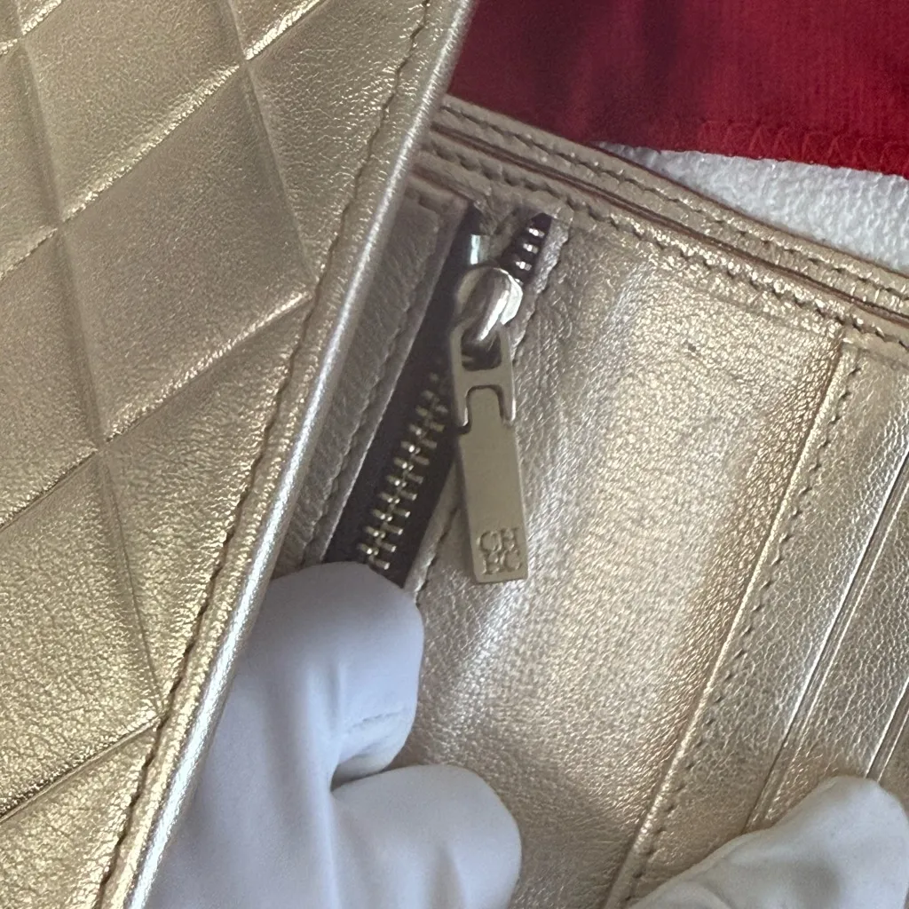 NWOT Authentic Carolina Herrera Gold Genuine Leather Quilted Wallet Silver - Image 9