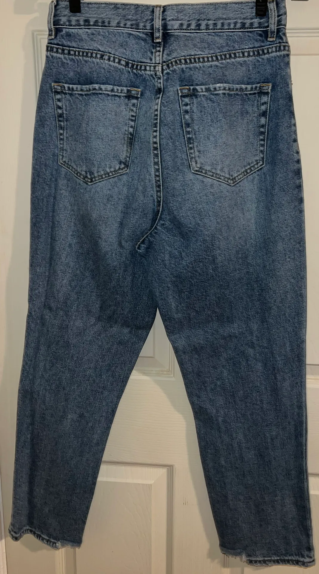 Highwaisted Distressed Jeans - Image 3