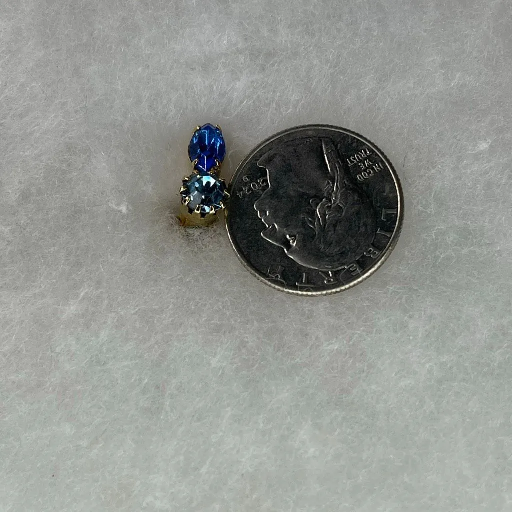 Vintage pair of vibrant double sapphire cut glass clip earrings. Blue - Image 4