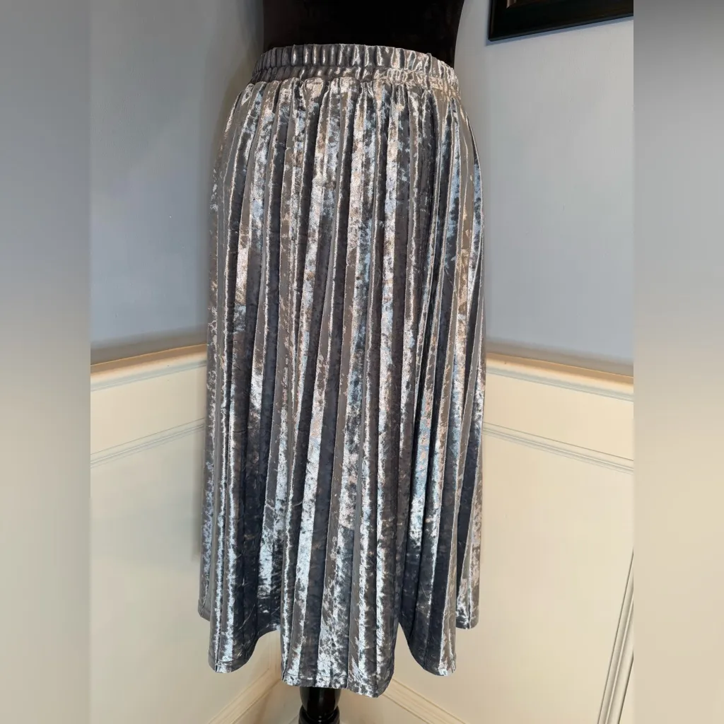 Gray "Crush on You" Pleated Crushed Velvet Skirt by Modcloth Sz M - Image 2
