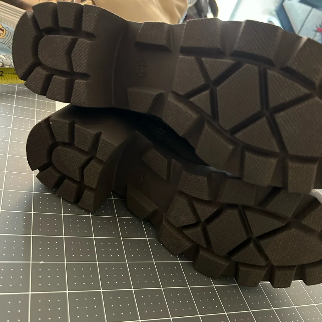 Universal Thread Brown and Tan Winter Boots - Image 6