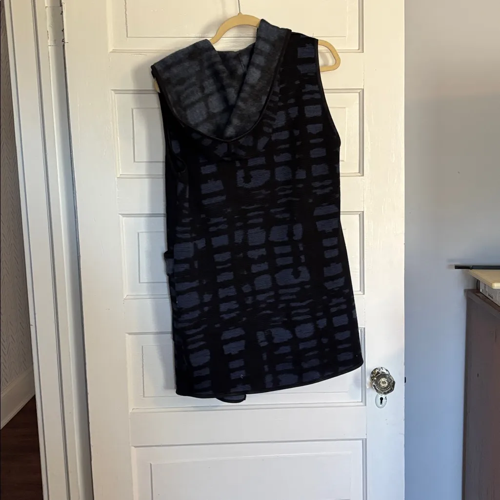 Capote Stylish Black and Blue Women's Hooded Vest Size M - Image 4