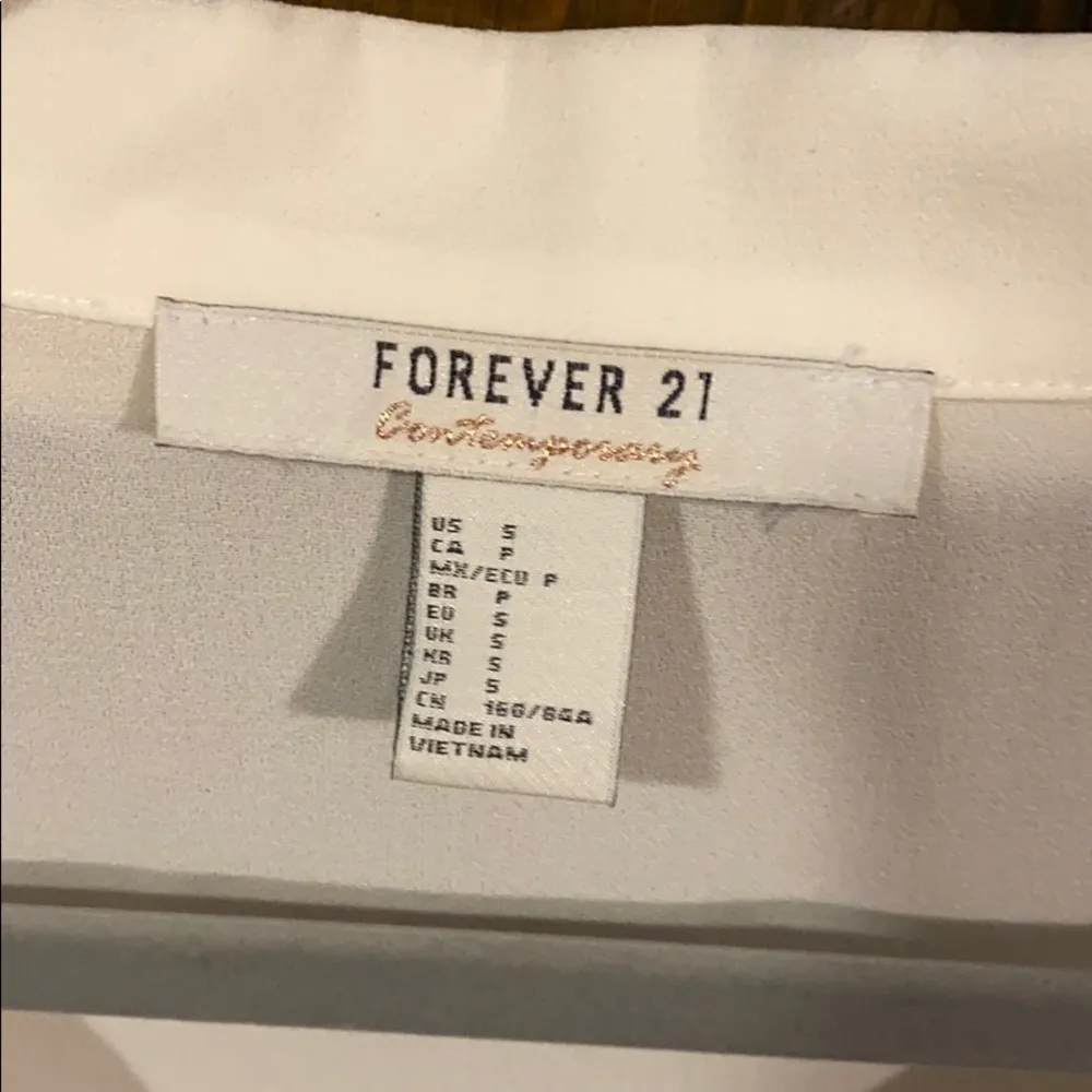 Forever 21 Women’s Button Down Shirt Small - Image 2