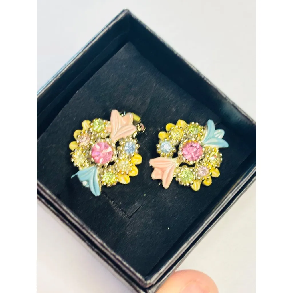 Vintage Floral Clip - Image 5