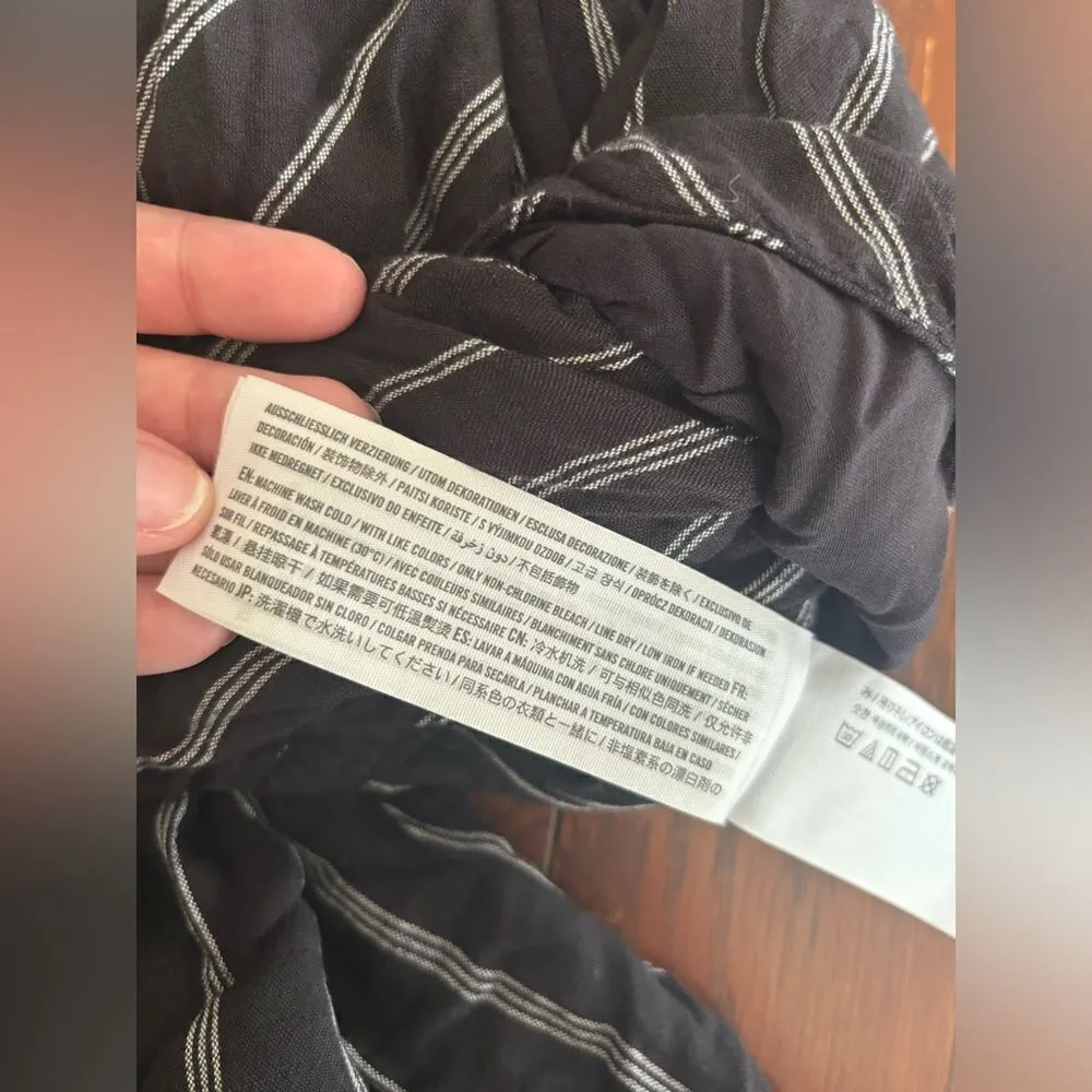 Abercrombie black pinstripe short sleeve jumpsuit size XS - Image 4