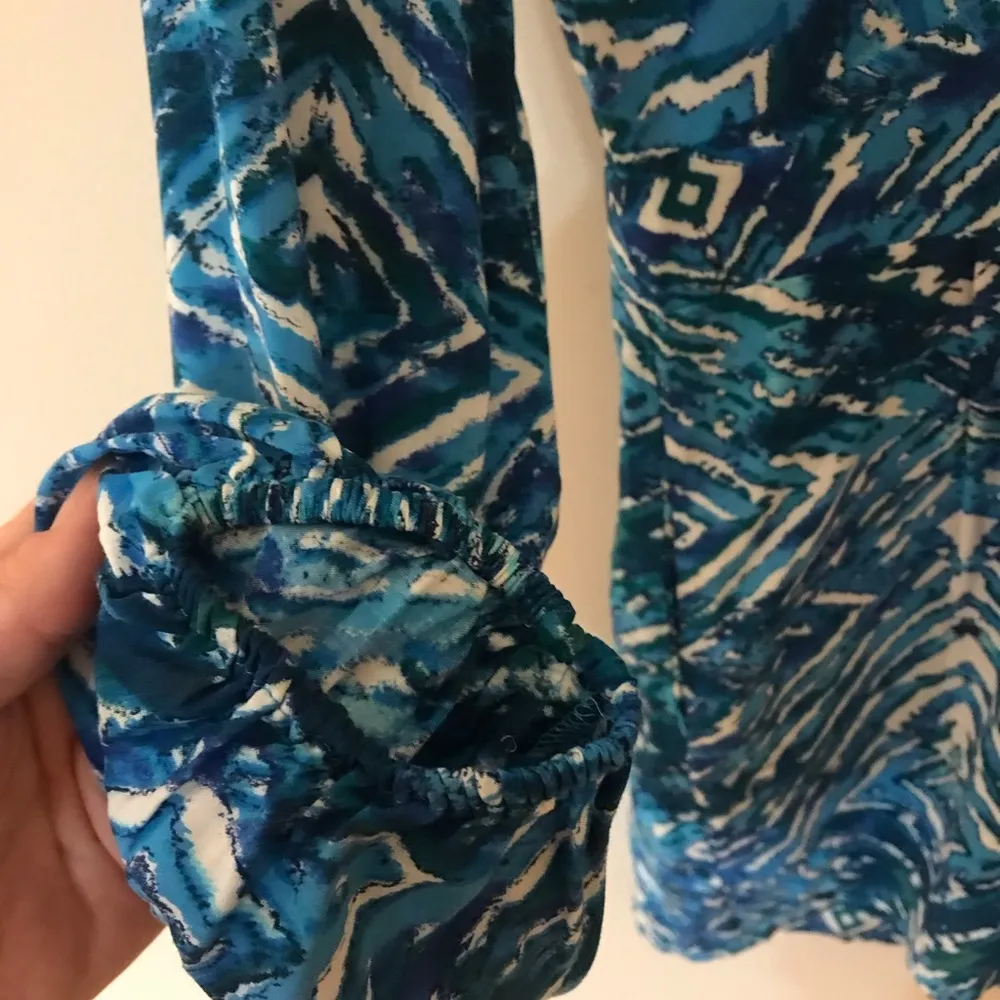 Blue and White Patterned long sleeve romper - Image 5