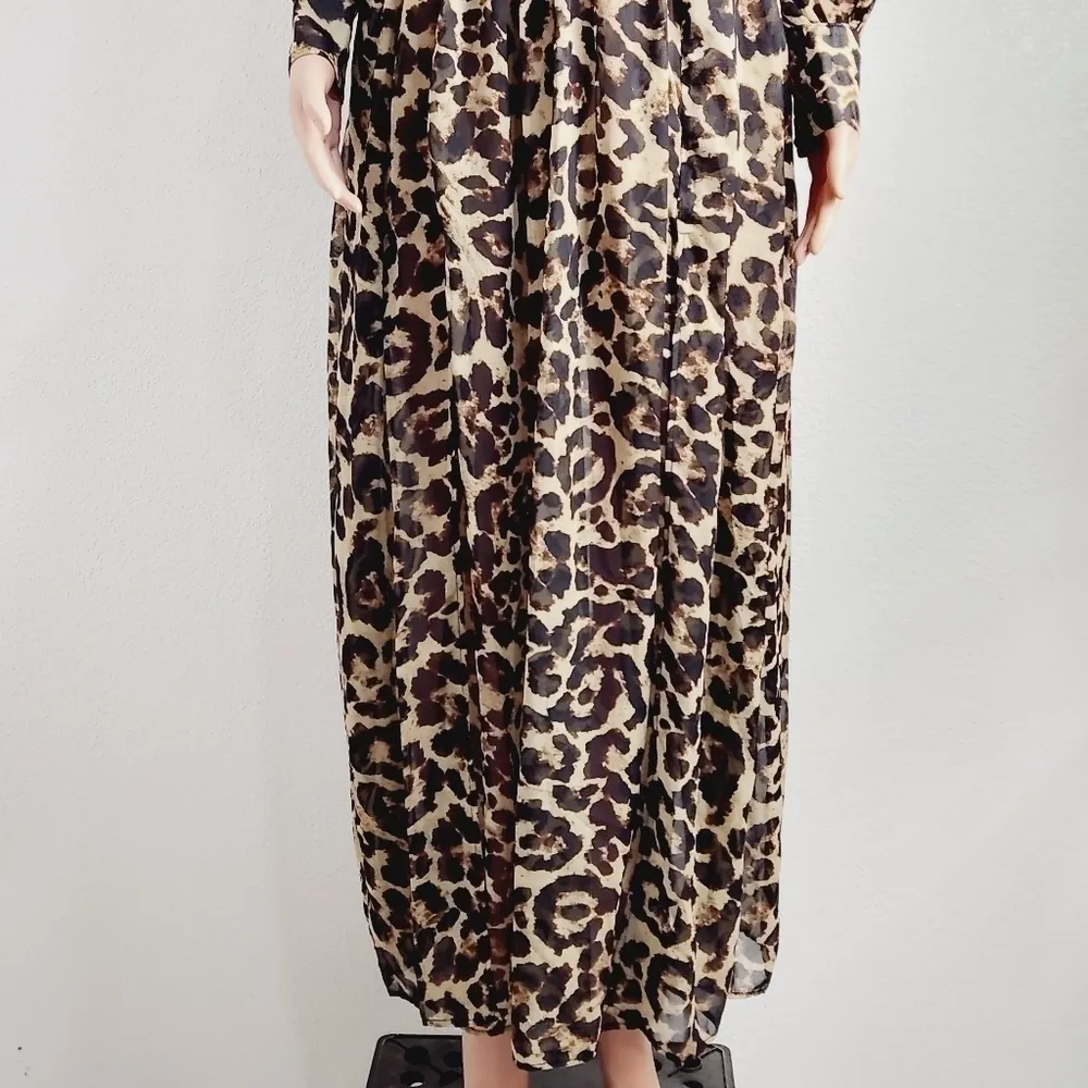 𝅺leopard Long Sleeve Tan/Brown Short Lined Dress Underneath Size: S Brown - Image 6