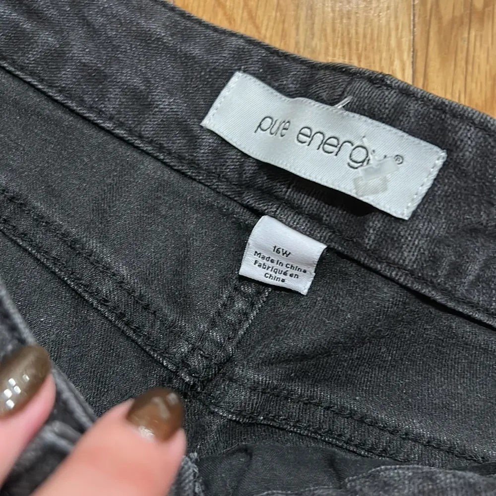 Pure energy 16 W women’s shorts good condition - Image 4