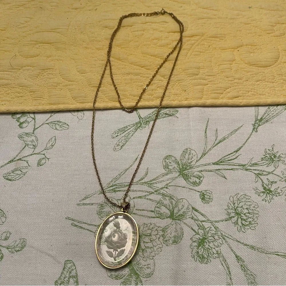 Vintage crystal carve rose with gold double layered Necklace - Image 2