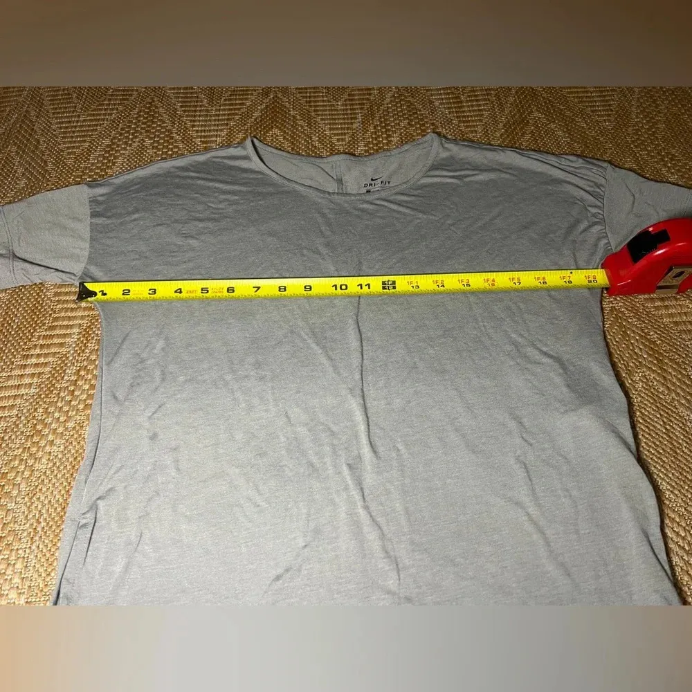 Dri Fit Women's Grey Short Sleeve Tshirt, Drop Tail,Size S,Great Condition - Image 3