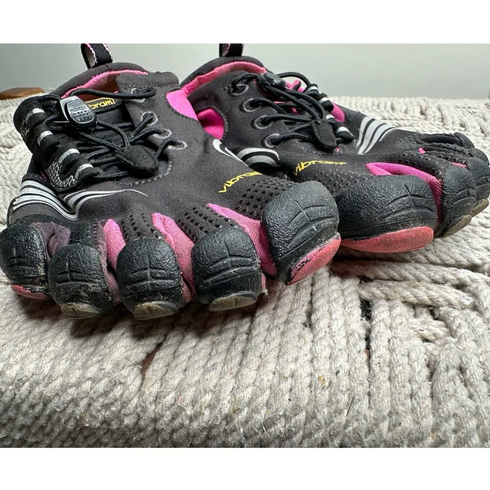 Vibram: Five Toe Shoes - Image 3