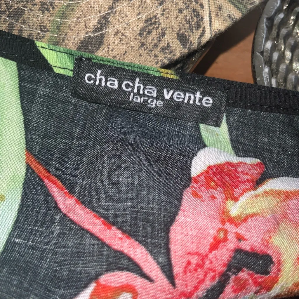 Cha Cha Vente Red and Black Floral V-Neck Bell Sleeve Loose Fit Cotton Blouse L - Image 6