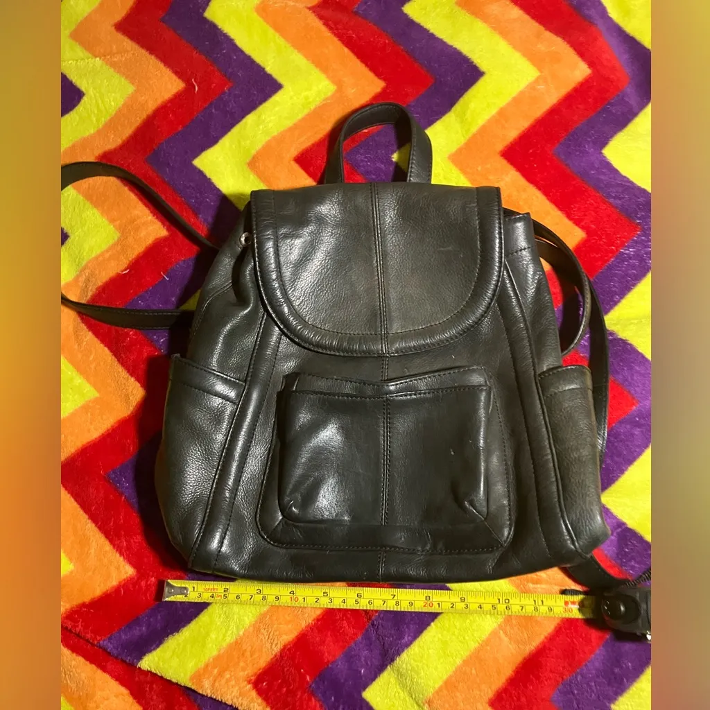 CLARKS BLACK GENUINE LEATHER SLEEK BACKPACK, BAG, PURSE - Image 2