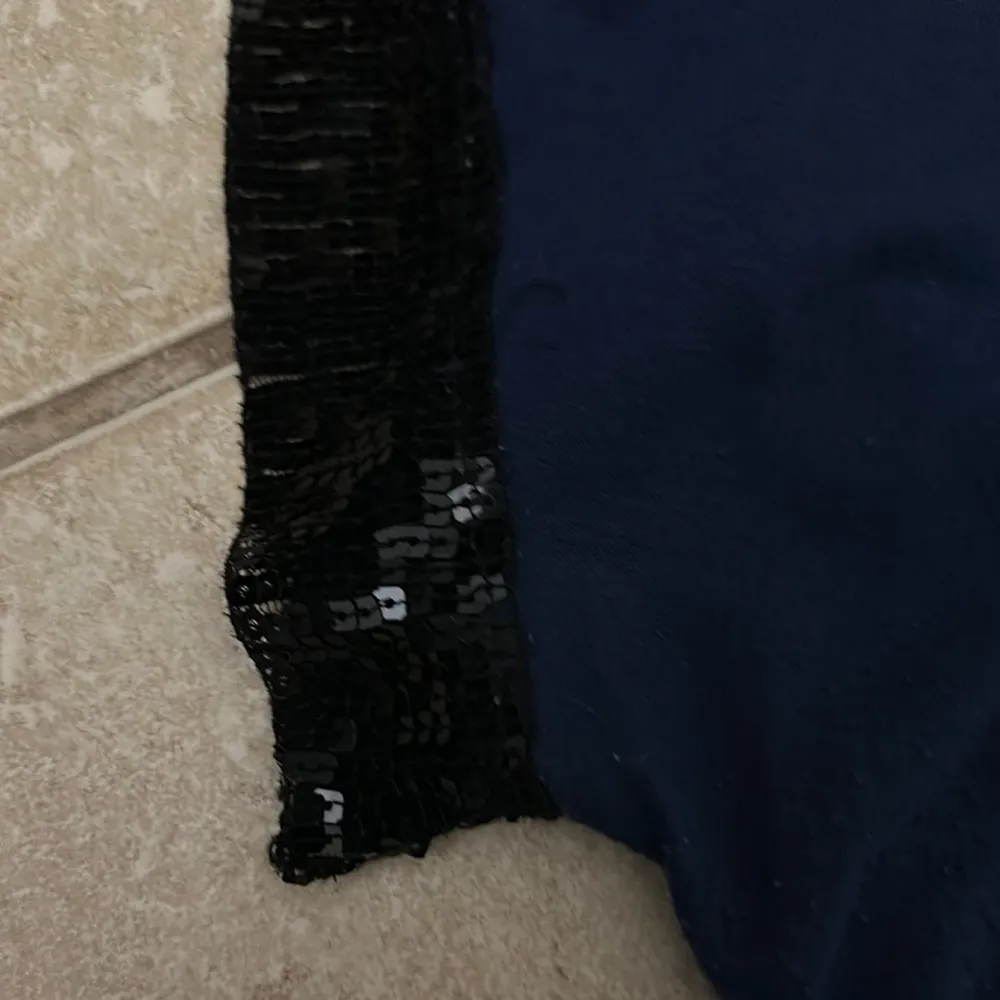 Agenda Navy Blue Floral Cap Sleeve Top Size undefined - Image 4