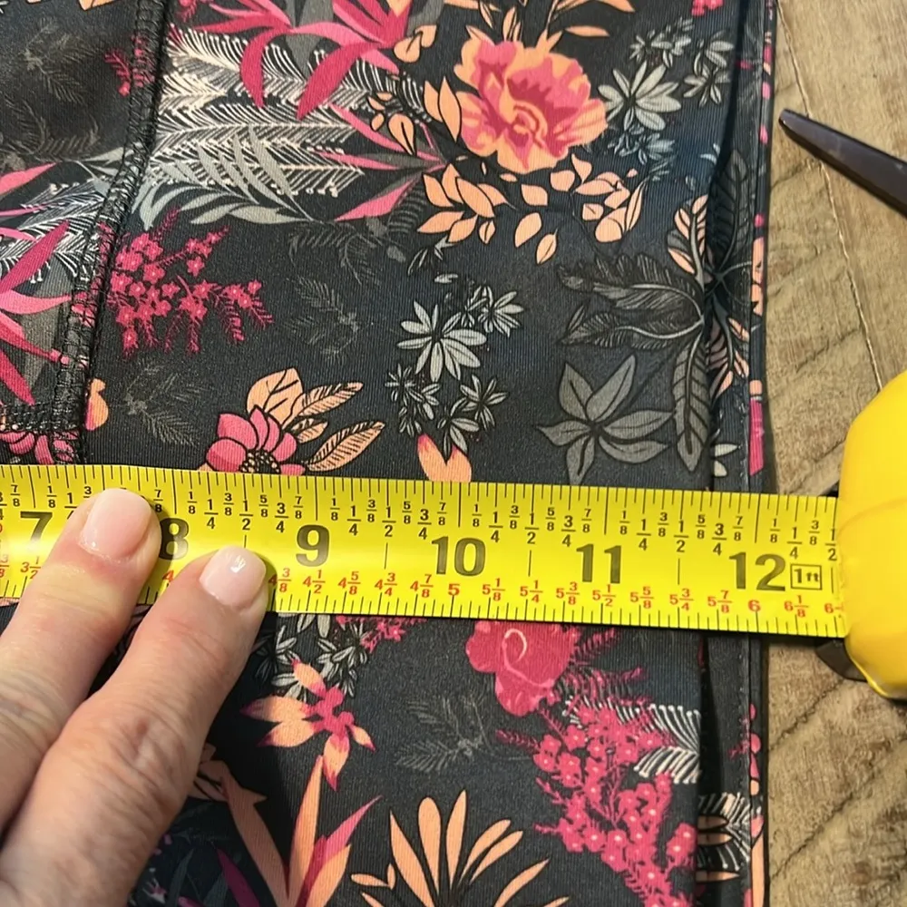 Marika Carson Side Pocket Mid Calf Capri COLOR: OMBRE BLUE DECO FLORAL Size: XL Gray - Image 9