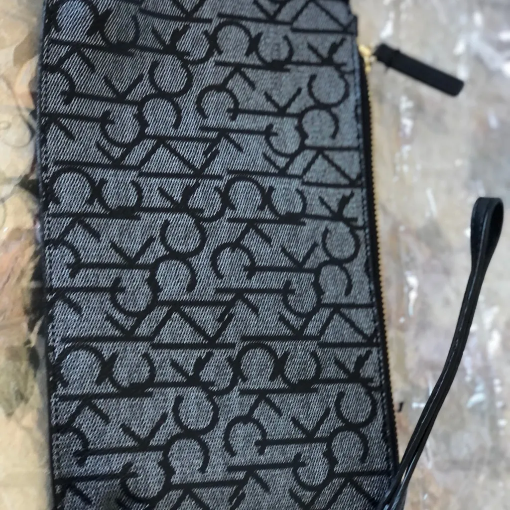 Calvin Klein signature wristlet - Image 3