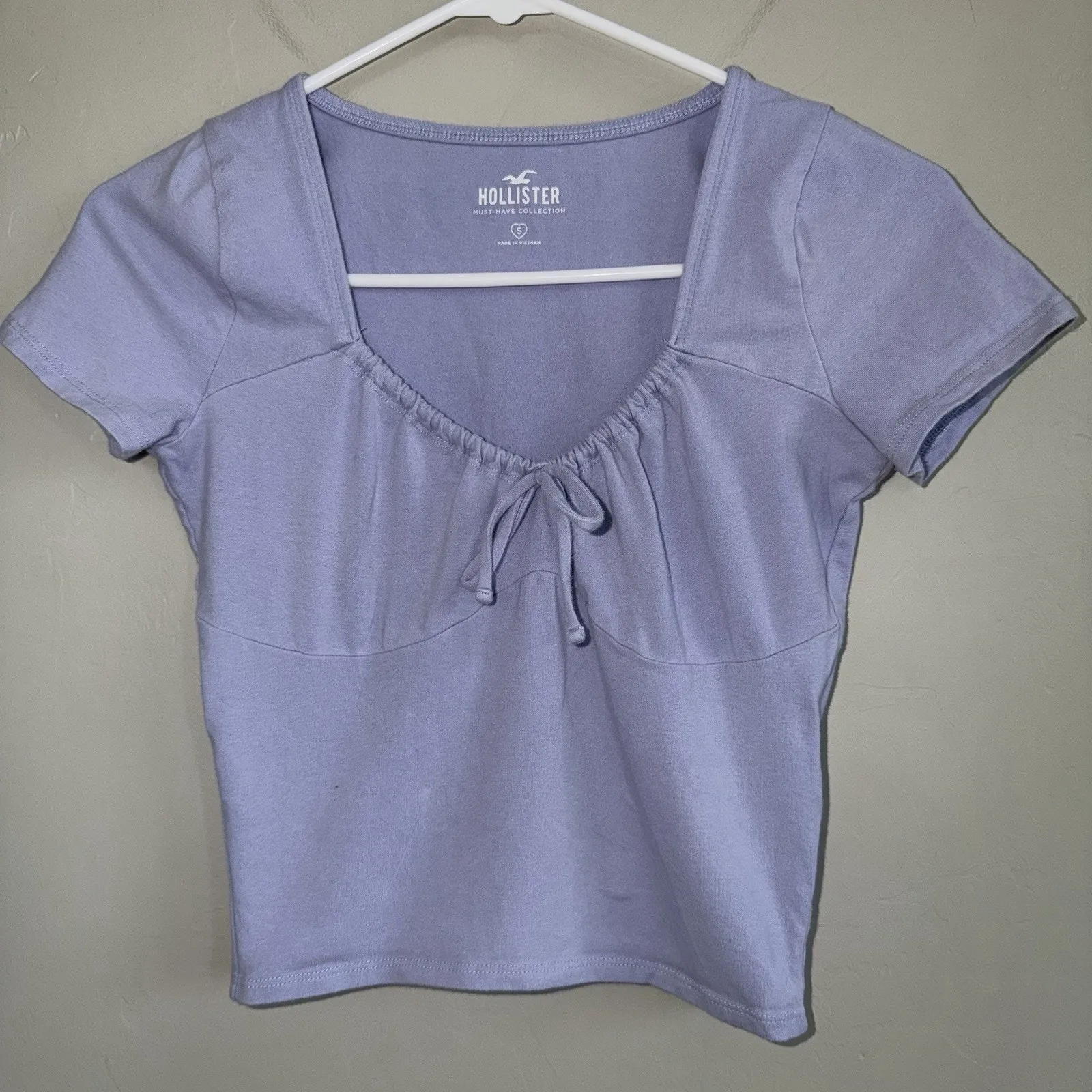 Hollister Woman’s Crop Top Size S Light Purple Periwinkle Cinch Neckline Bow SS - Image 3
