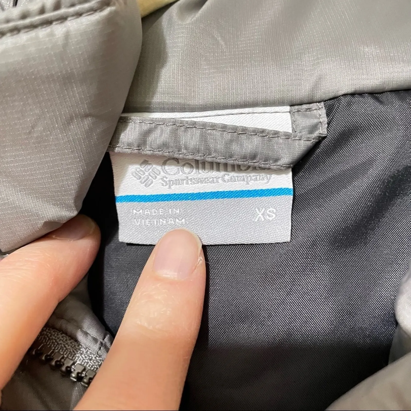 Columbia Grey Water Resistant Full Zip Hooded Vest Womens Xs Gorpcore Hiking - Image 6