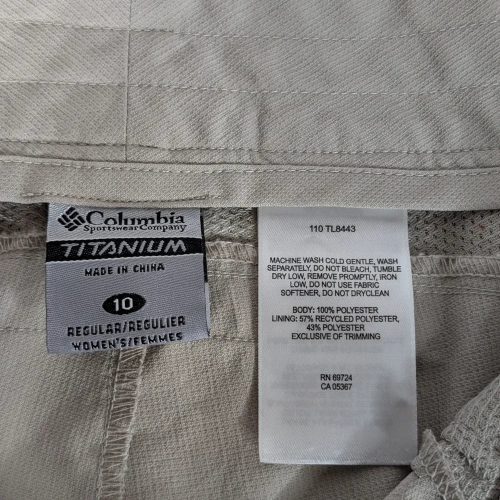 Columbia Titanium Khaki Pants Size 10 With Zip Off Legs - Image 3