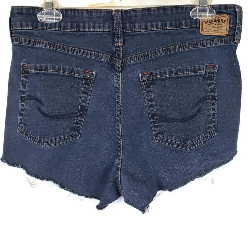 Levi's Signature Hi-Rise Cut-Off Mom Jean Shorts Size 12 - Image 2