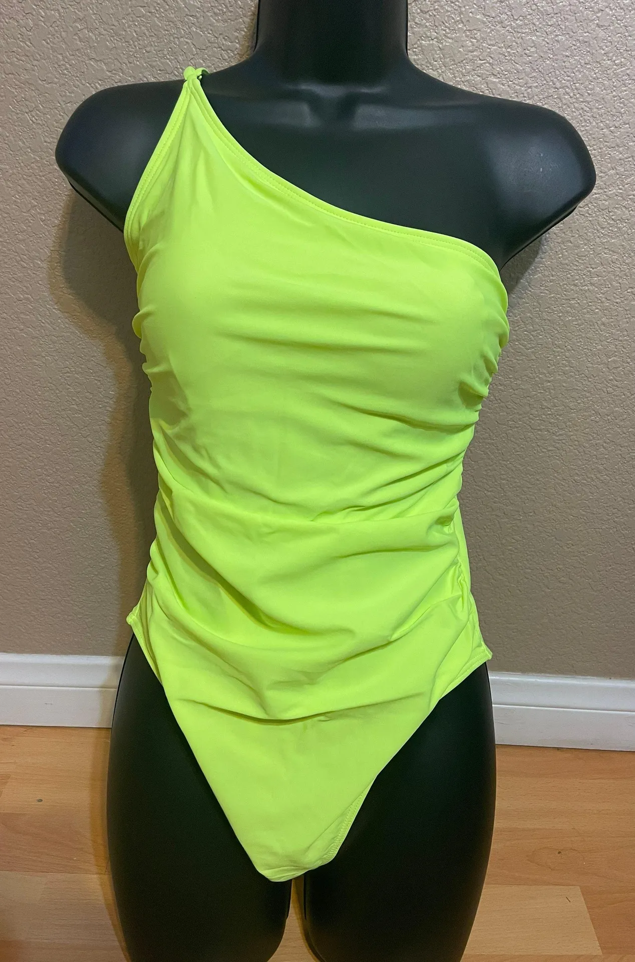 One shoulder swimsuit set neon lime NWT💫 Green Size M - Image 2