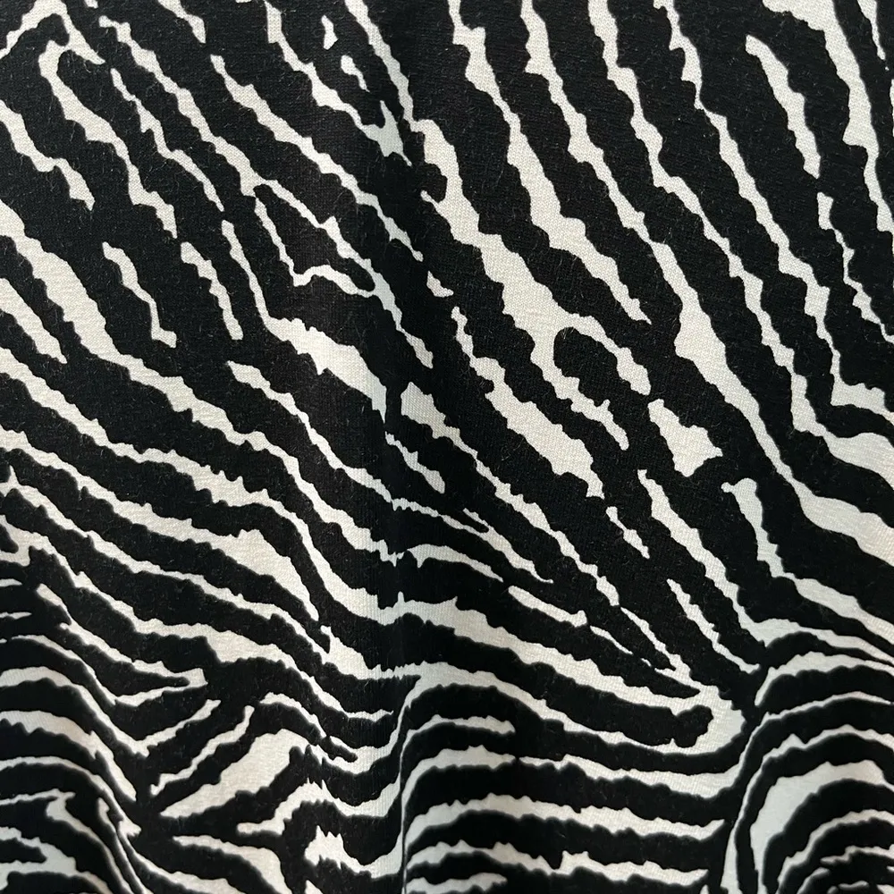 Marina Luna Zebra Print Buttoned Cardigan Women’s Plus Sz 3X Rayon Spandex Black - Image 6