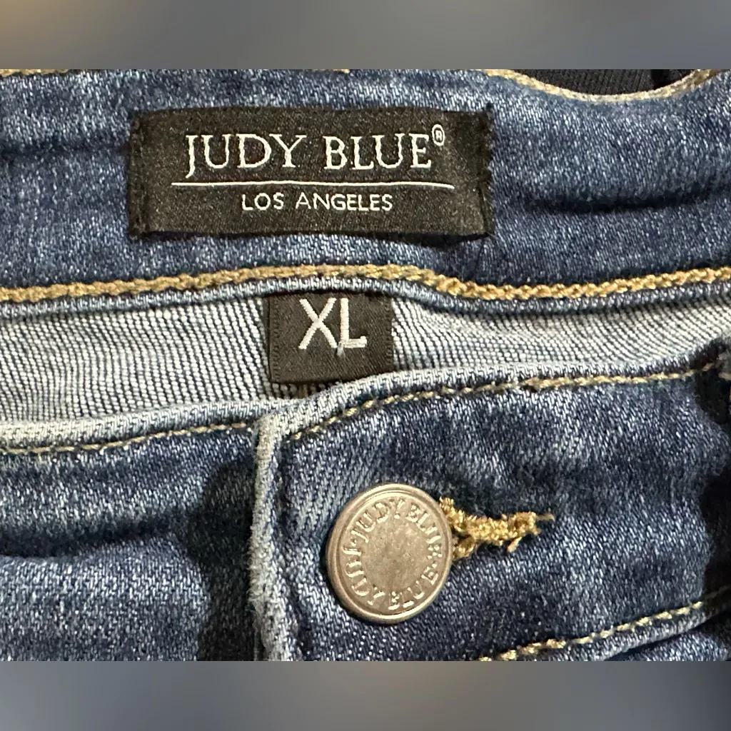 JUDY BLUE SUNNY DAYS HIGH RISE FRAYED SEAM JEAN SHORTS Size XL 15/32 - Image 10