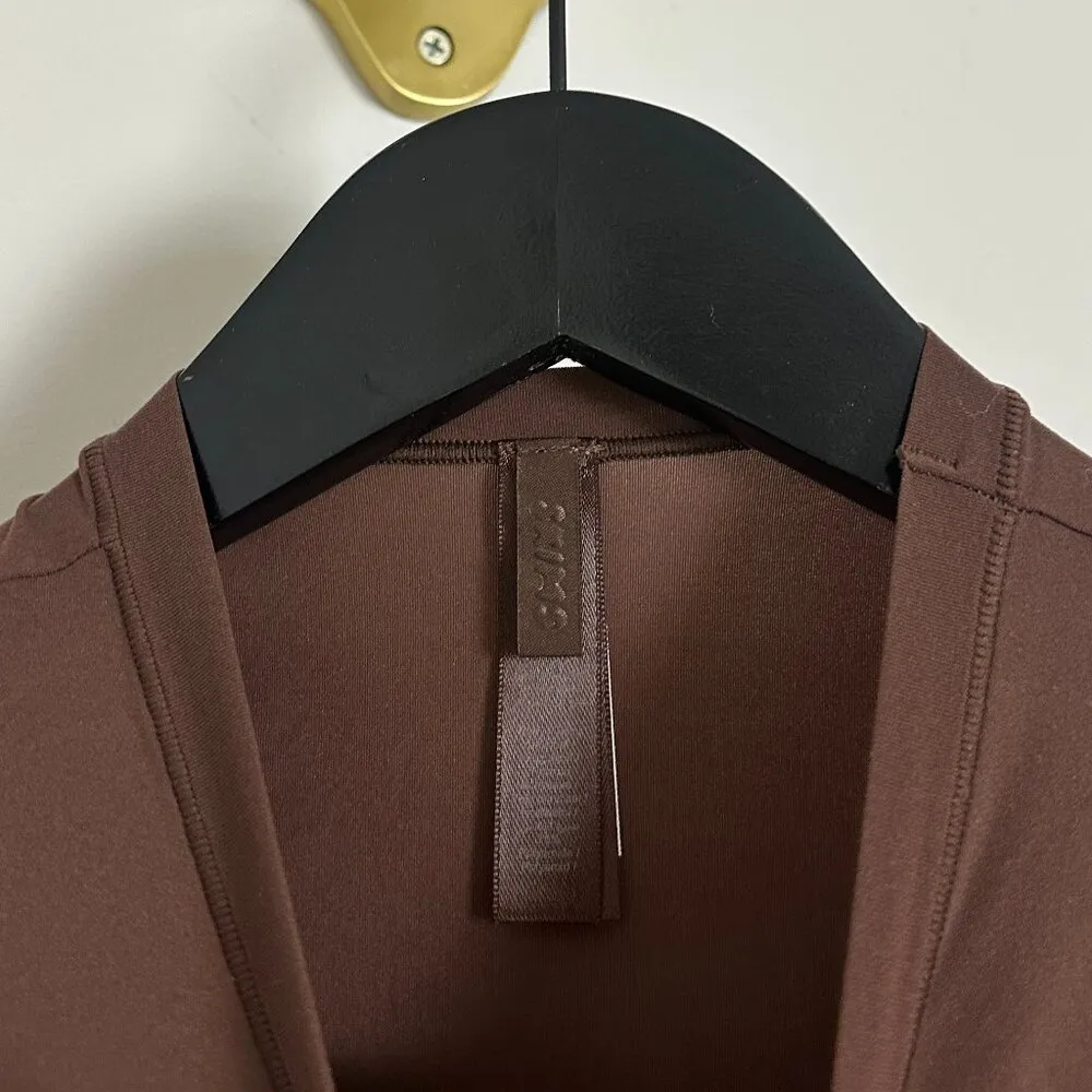 SKIMS Fits Everybody T-Shirt in Cocoa Size Small - Image 4