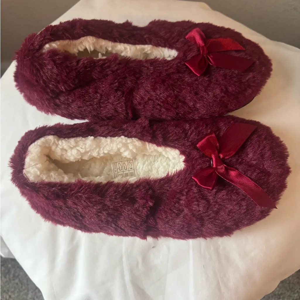 Women's Burgundy Fuzzy Slippers with Bow Red Size 6 - Image 3
