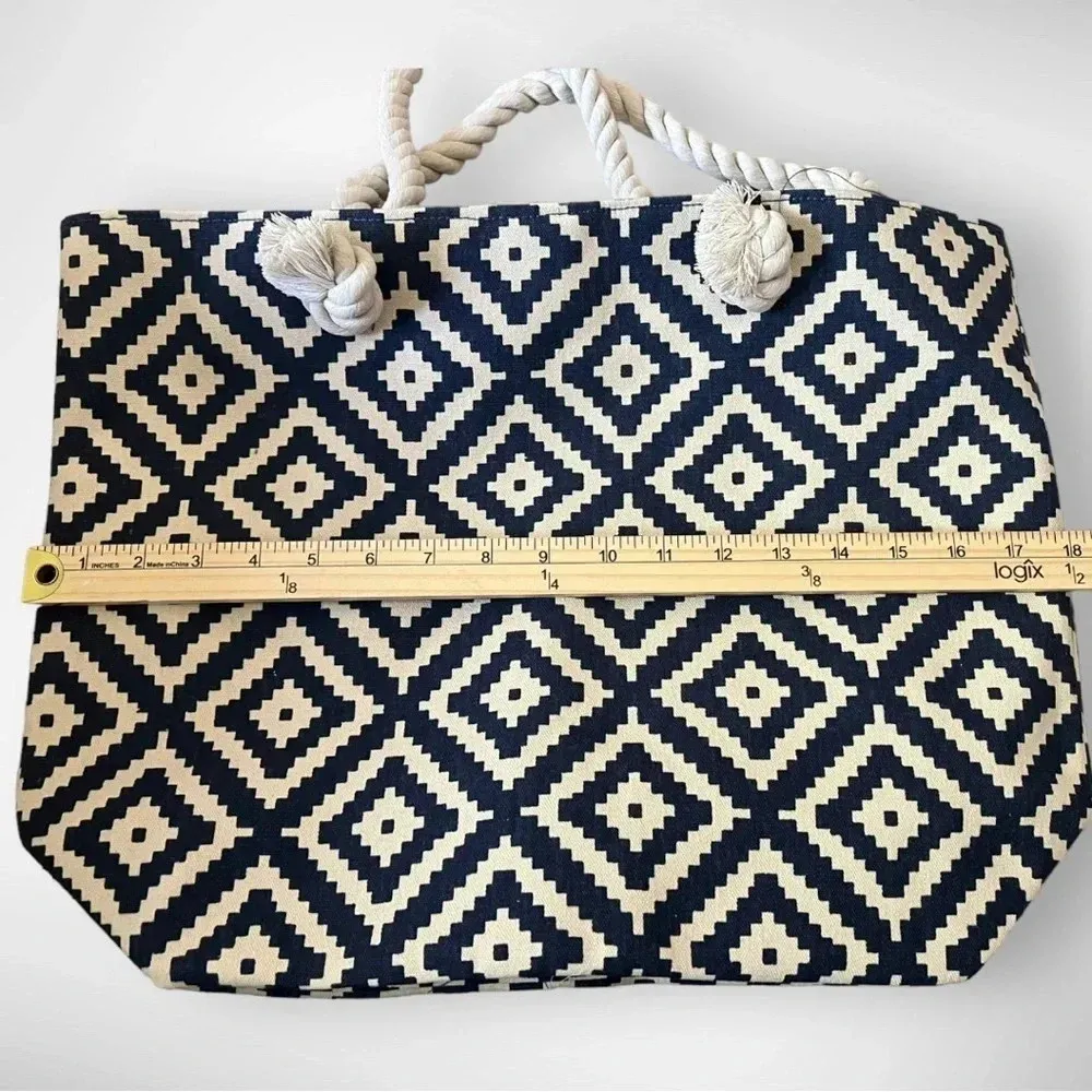 SUMMER & ROSE Navy And‎ Ivory Diamond Beach Tote | NWOT - Image 4