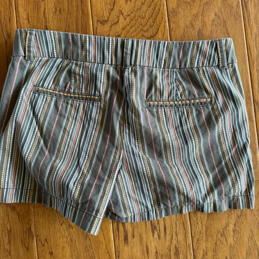 Loft Mid Rise Chino Shorts Women’s 6 Green Stripe Pockets Colorful Casual - Image 4