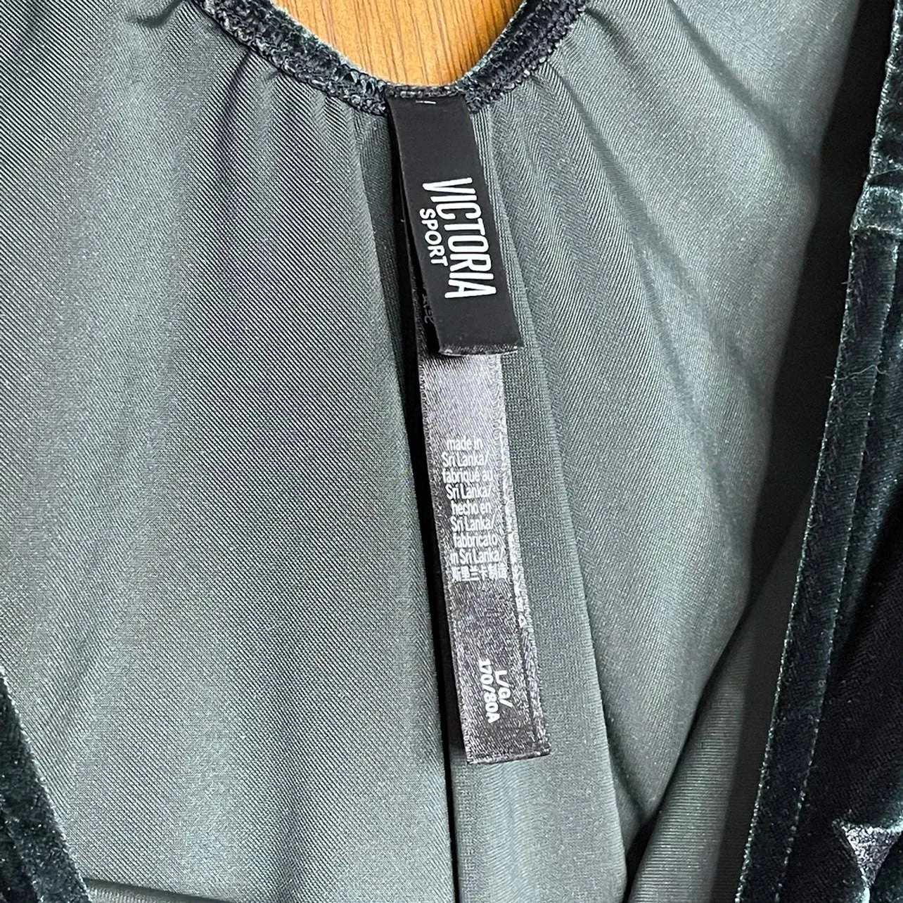 Victoria's Secret Sport Woman's Velvet Green Star Leotard Bodysuit Size Large - Image 5