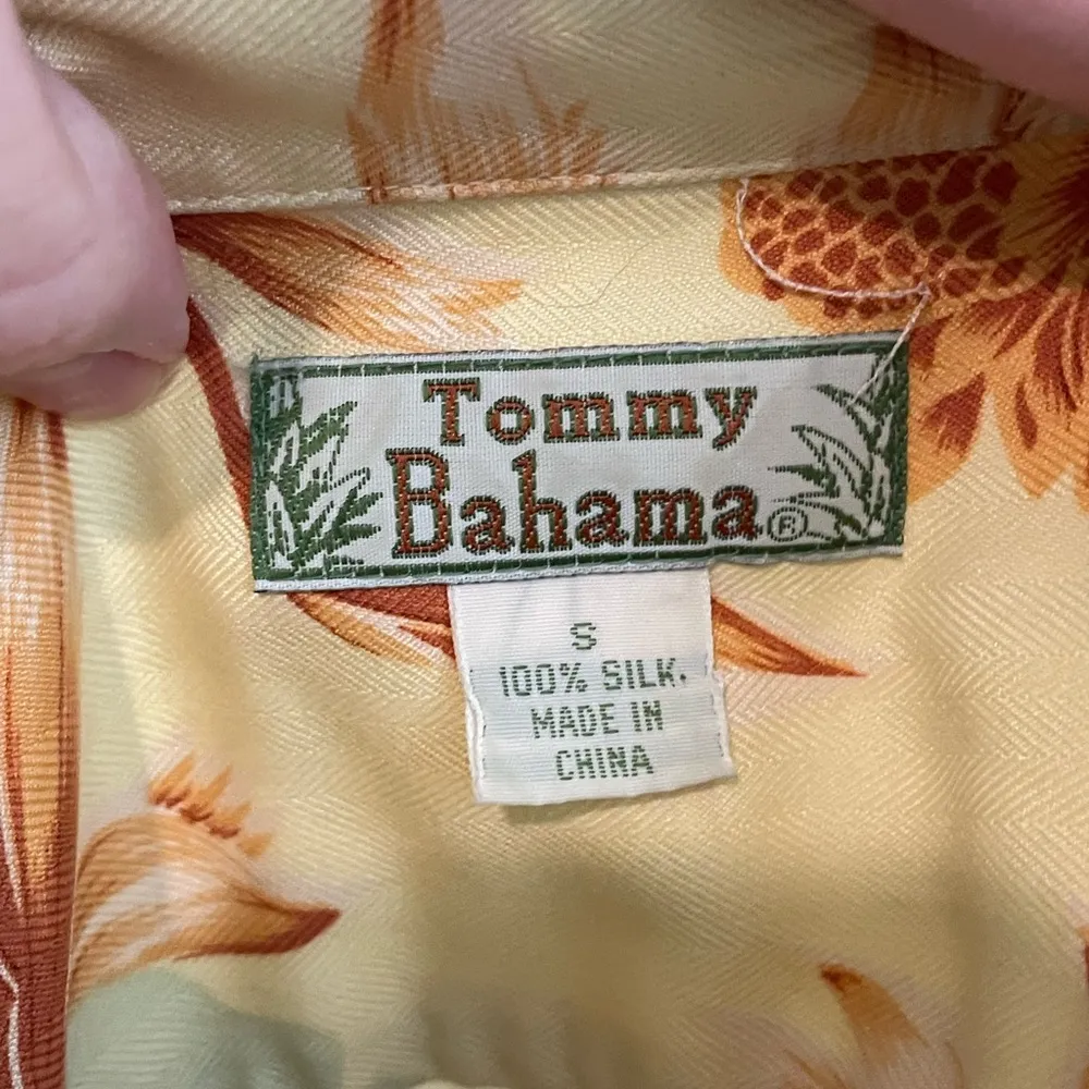 Vintage Tommy Bahama Silk Yellow Hawaiian Shirt size small‎ - Image 8