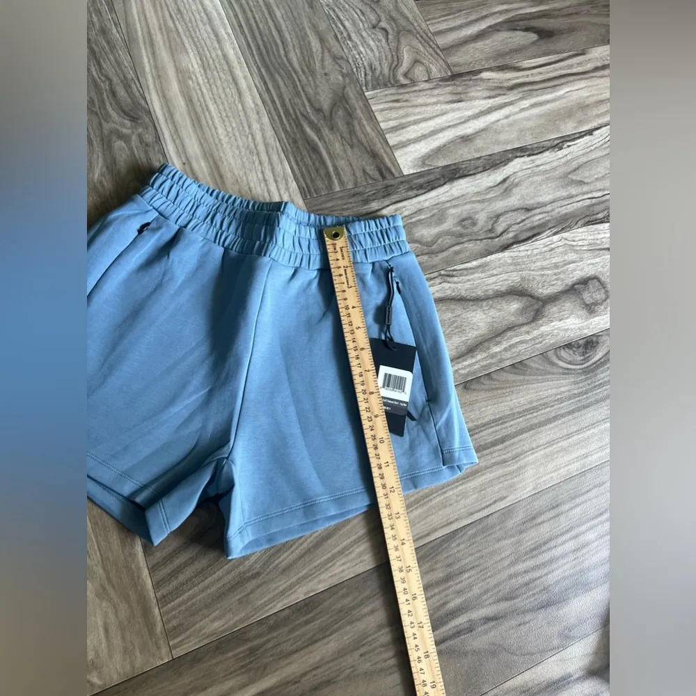 NEW Alphalete Woman’s  ELMTS Relaxed Short - Fog Blue Size small - Image 8